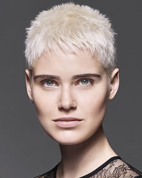 New pixie cut for blonde women with oval face