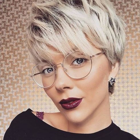 Short hair for women with glasses 2022