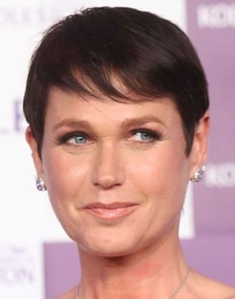 Side swept pixie cut for women with oval face