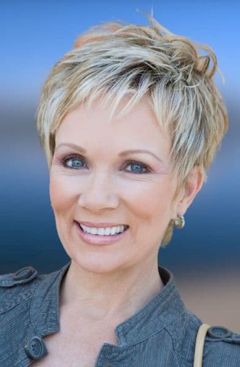 Pixie cut for women over 50 in 2021-2022