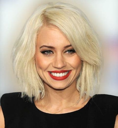 Wavy short bob haircut for women with oval face