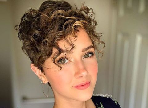 Pixie hairstyles for women with curly hair type 2020
