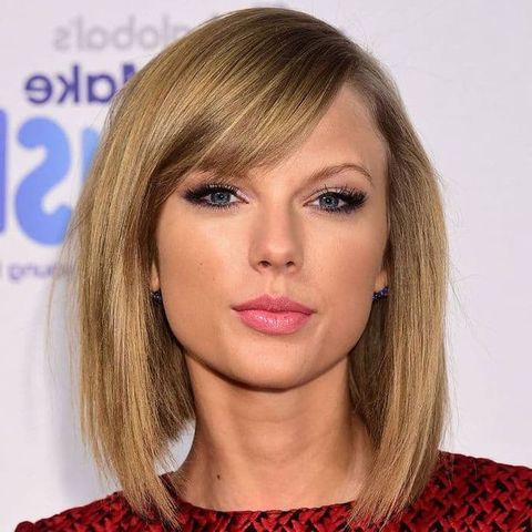 Taylor Swift Hairstyles, Haircuts and Hair Colors for 2021