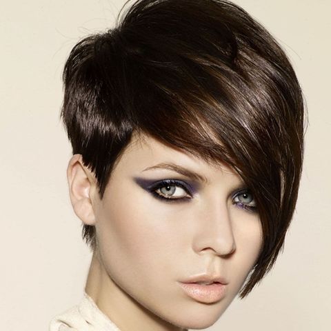 You will get a cool look with hairstyles for long faces in 2021-2022
