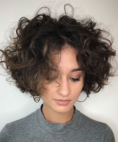 Wavy hairstyles are more modern with short haircuts in 2021-2022!